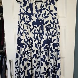Chic Leaf Print Mini Dress in Navy and White NWOT
